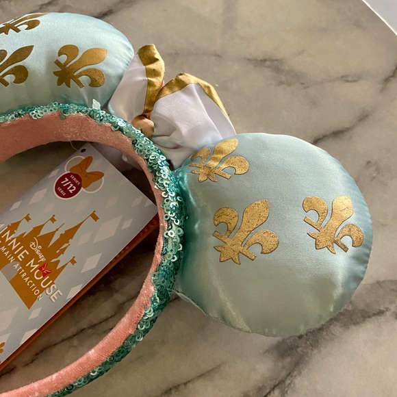 Disney Main Attraction King Arthur’s Carousel Minnie Ears - Picture 6 of 8